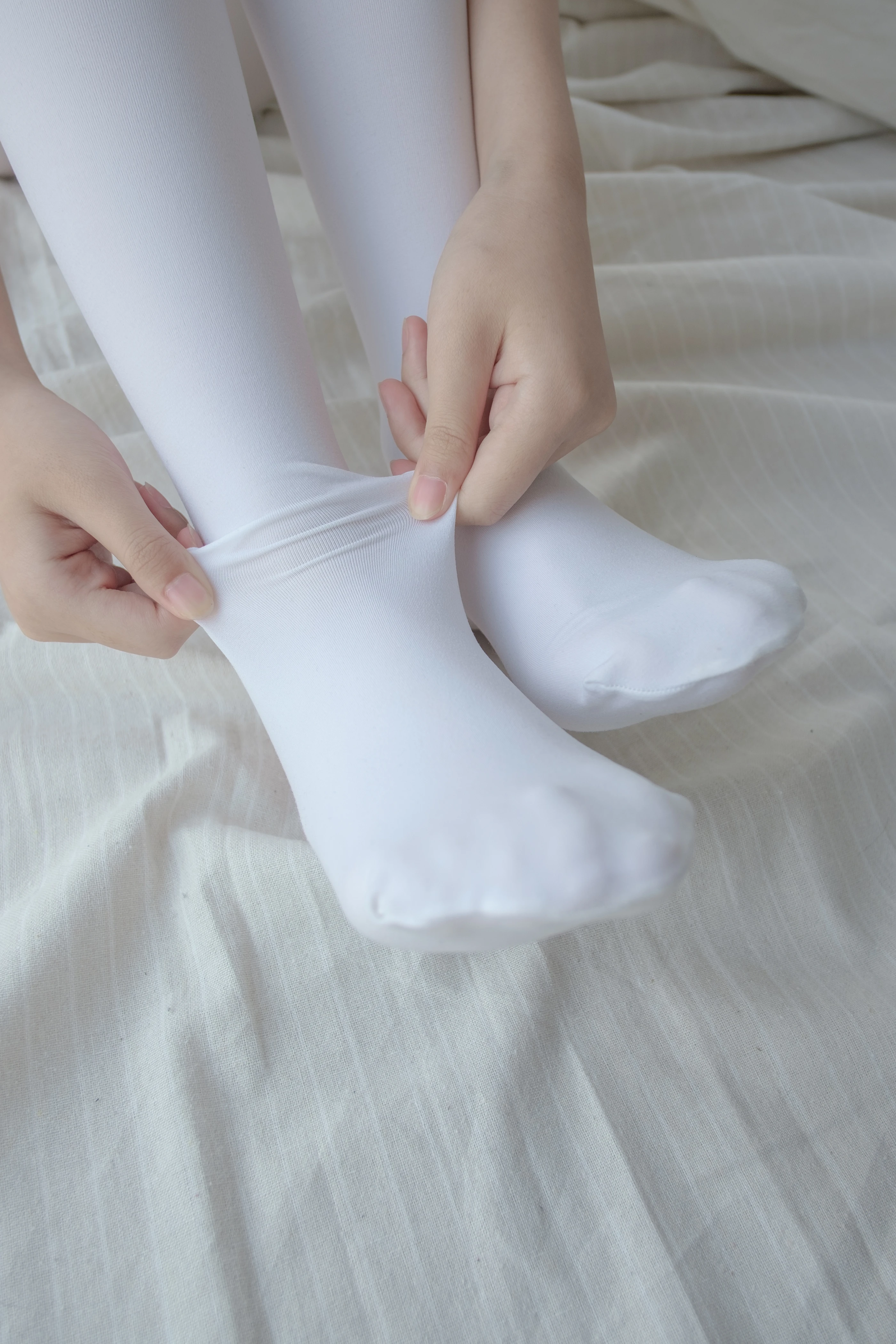 森萝财团 [R15-018] 窗台上的白丝少女 [86P]插图5